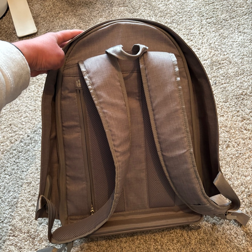 Moshi tego anti-theft backpack - Picture 6 of 10